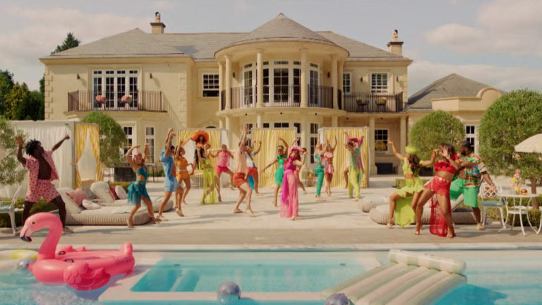 Strictly Come Dancing 2025 – Launch Show: La Piscine